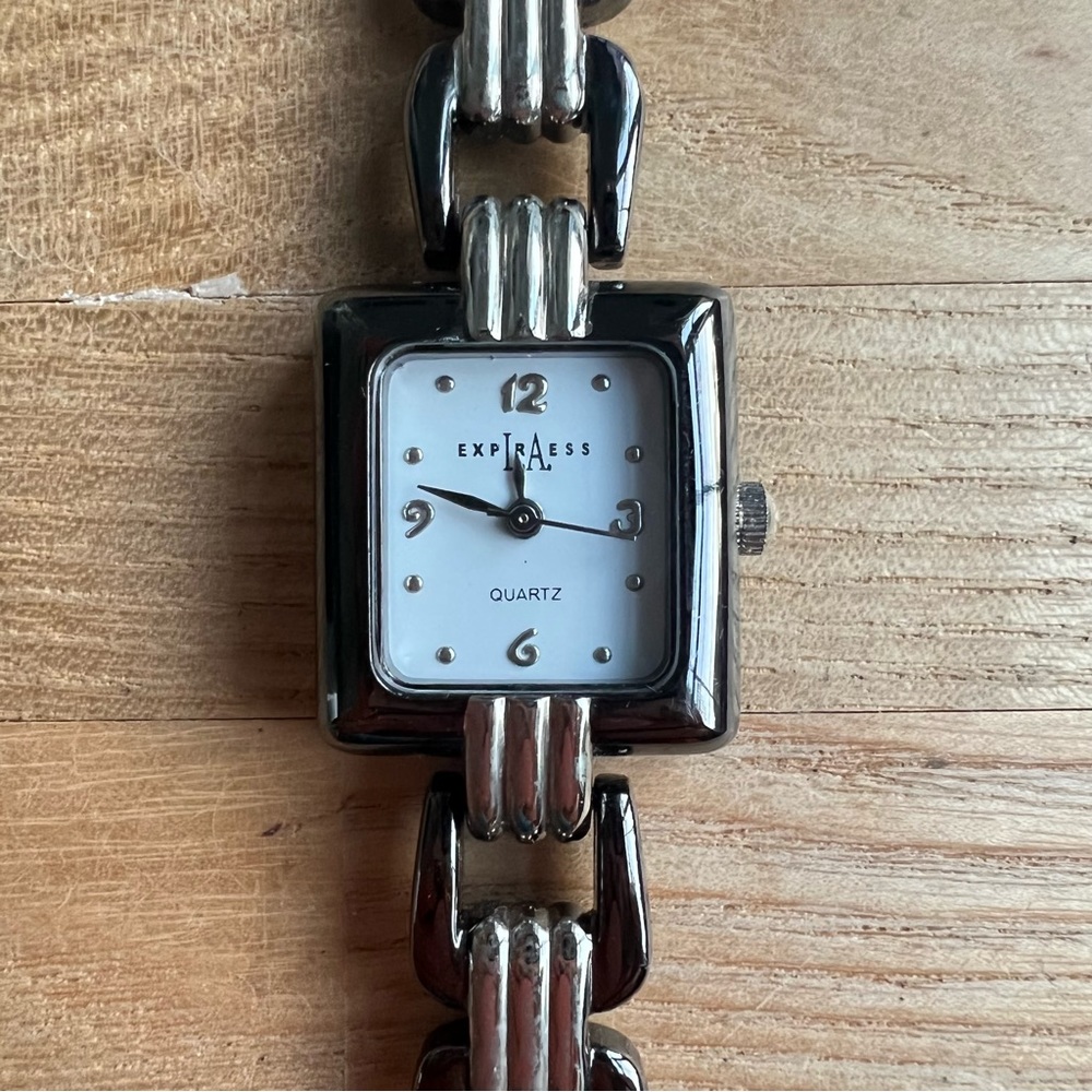La express ladies square silver tone fashion watch NEW BATTERY